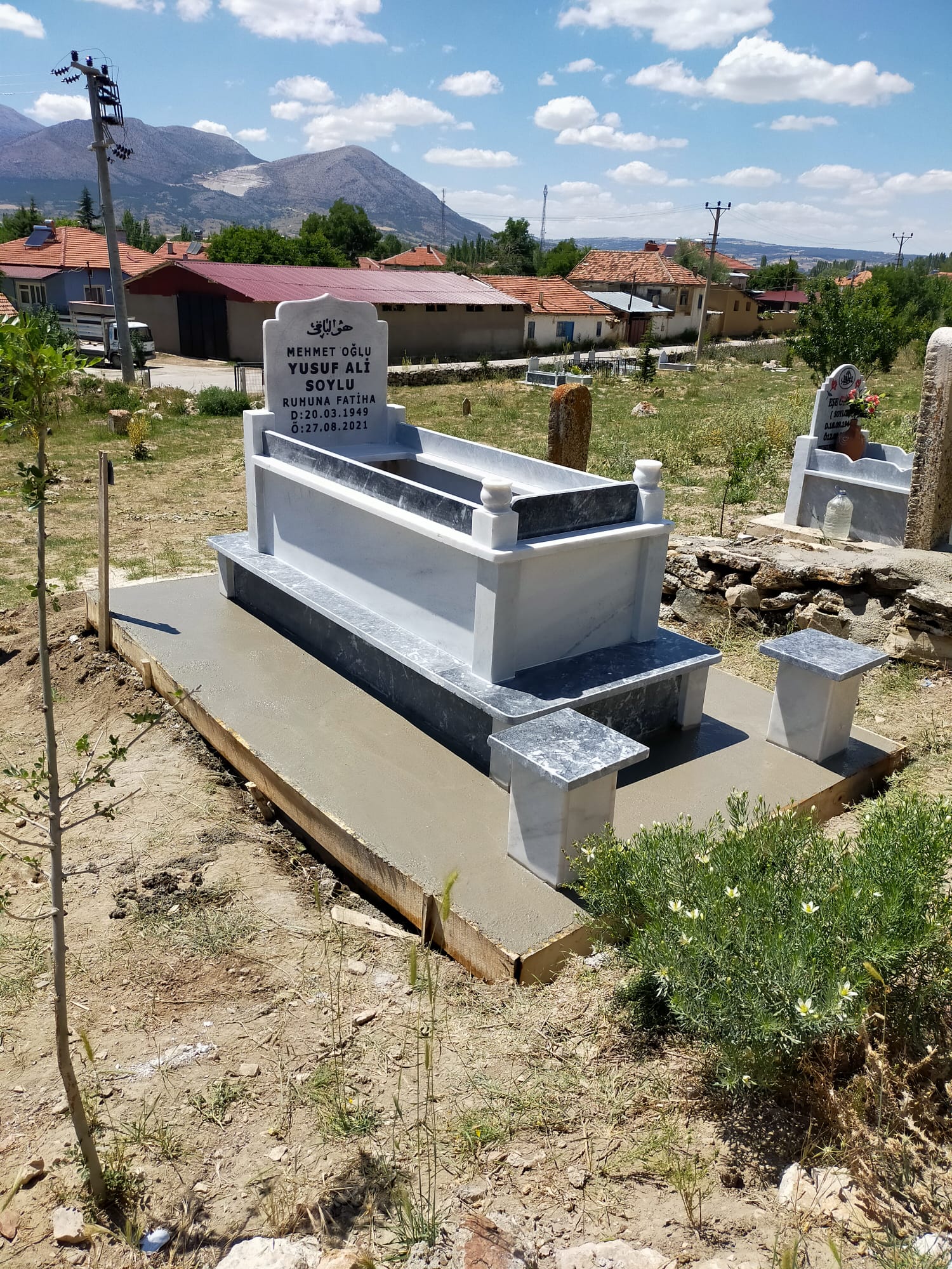 WhatsApp Image 2025-10-26 at 21.43.48 (2) - Şarkikaraağaç mezar taşı
